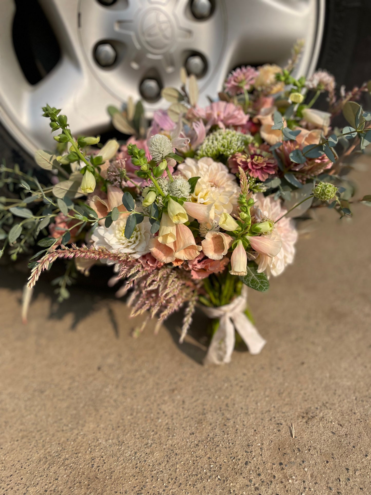 Farmers pick Bridal Bouquet, size Grande (March-September)